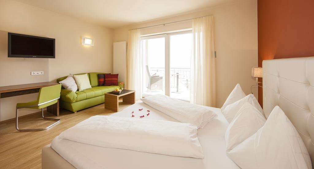 Hotel Residence Pernhof Termeno Bagian luar foto