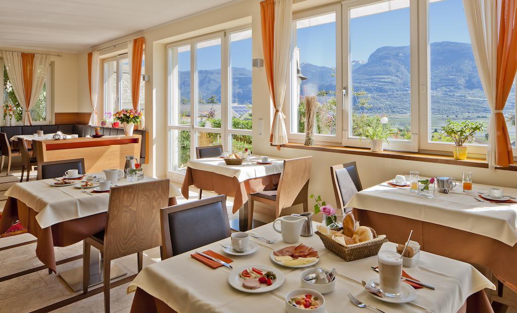 Hotel Residence Pernhof Termeno Bagian luar foto